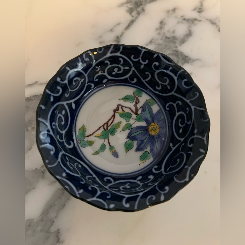 Vintage Japanese Arita Mame-Zara Bowl Blue White Clematis Floral 3.5”